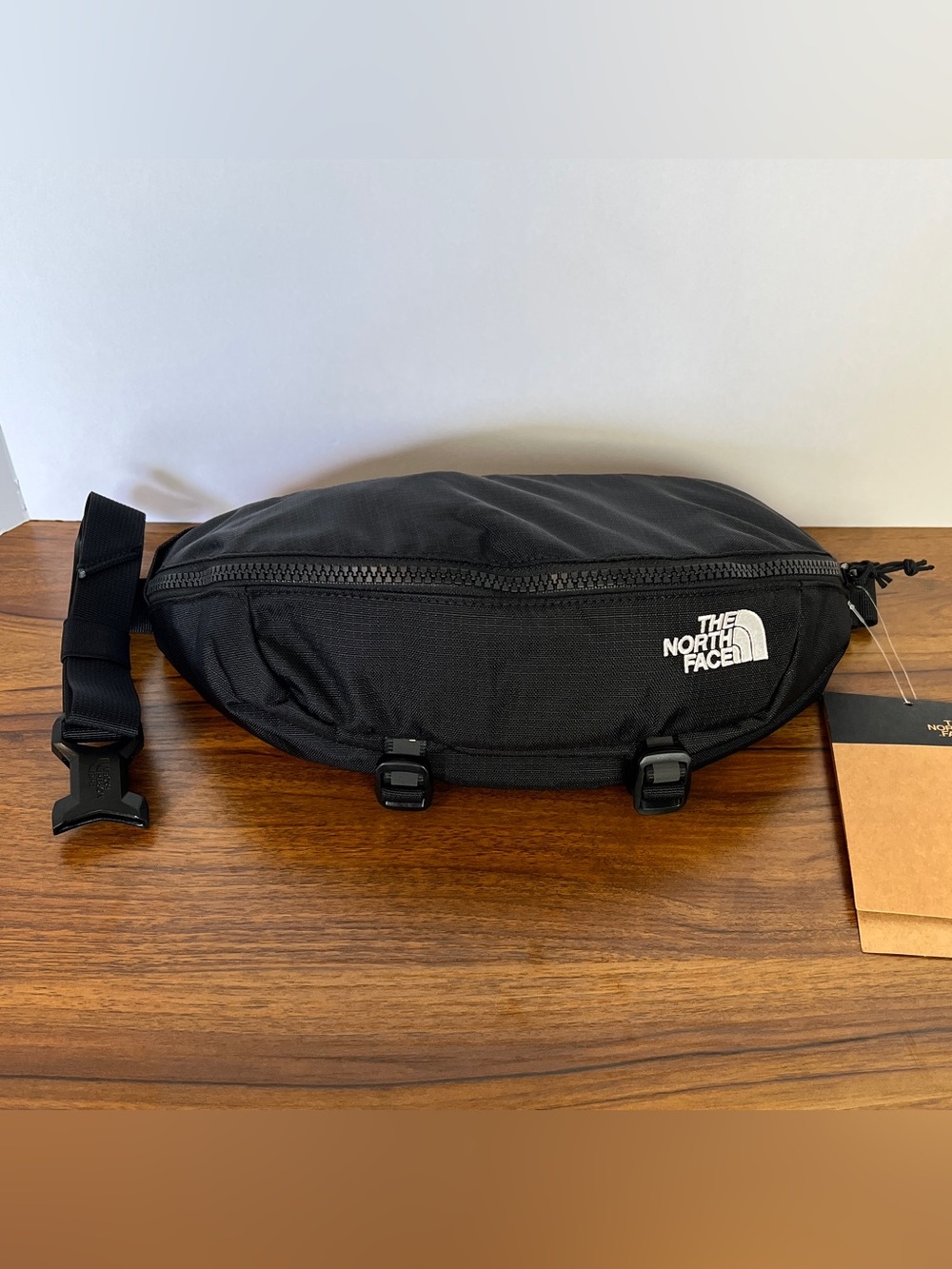 NWT The North Face 3L Travel Hip Pack in Black Fanny Waist Belt Bag Hiking Logo